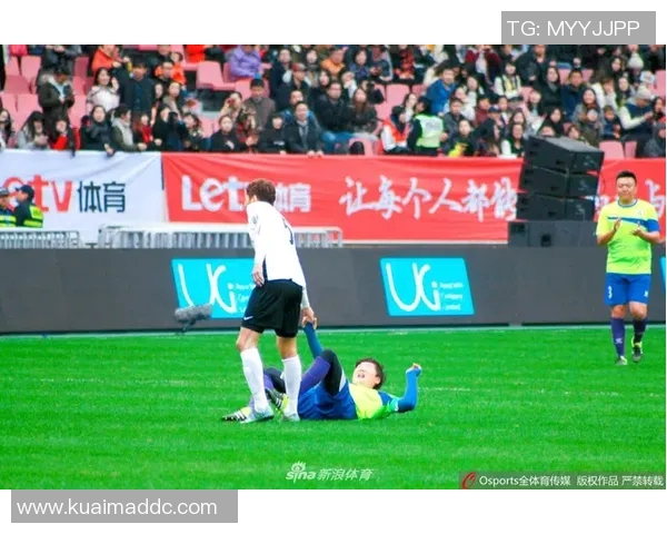 中国足球明星的感人故事与他们背后的奋斗历程揭秘